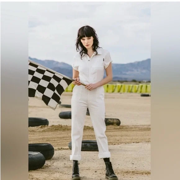 NWOT WHITE JUMPSUIT SIZE L
ATWYLD - Pit Crew Jumpsuit
Never worn! - Picture 3 of 3